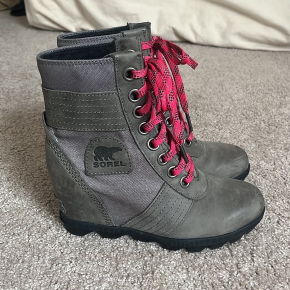 Sorel Joan of Arctic Wedge Boots - Picture 1 of 6